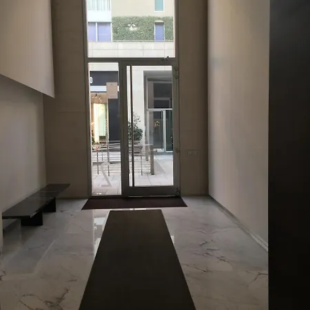 Corso - New Building Mediolan